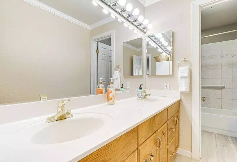 Walk To Old Town Scottsdale