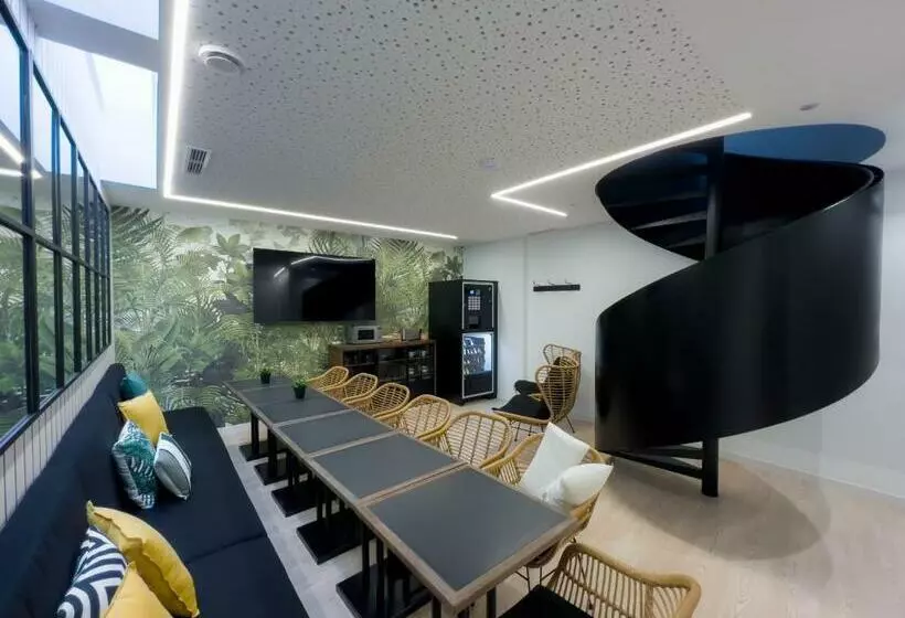 پانسیون Hostel Charino