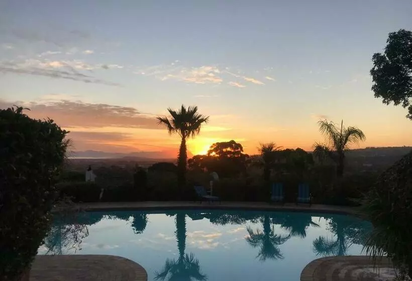 پانسیون Innisfree Manor