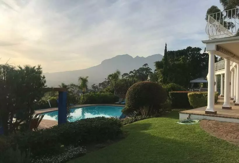 پانسیون Innisfree Manor