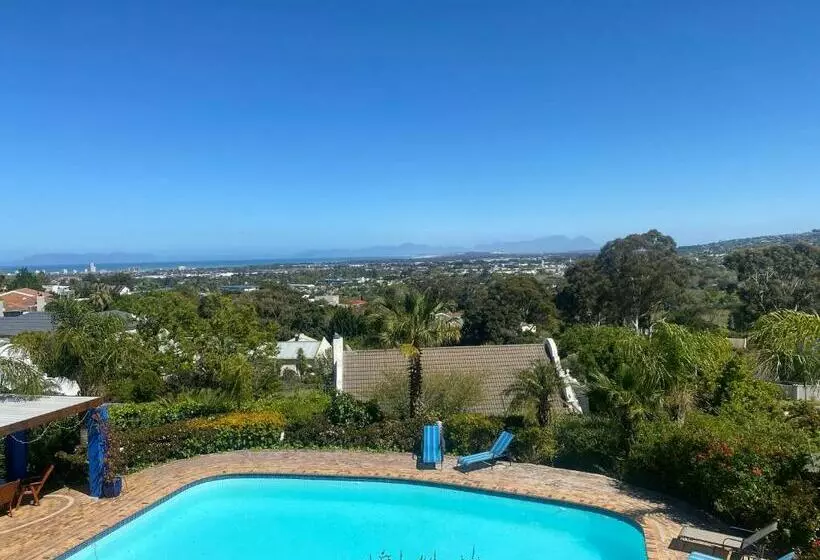 پانسیون Innisfree Manor