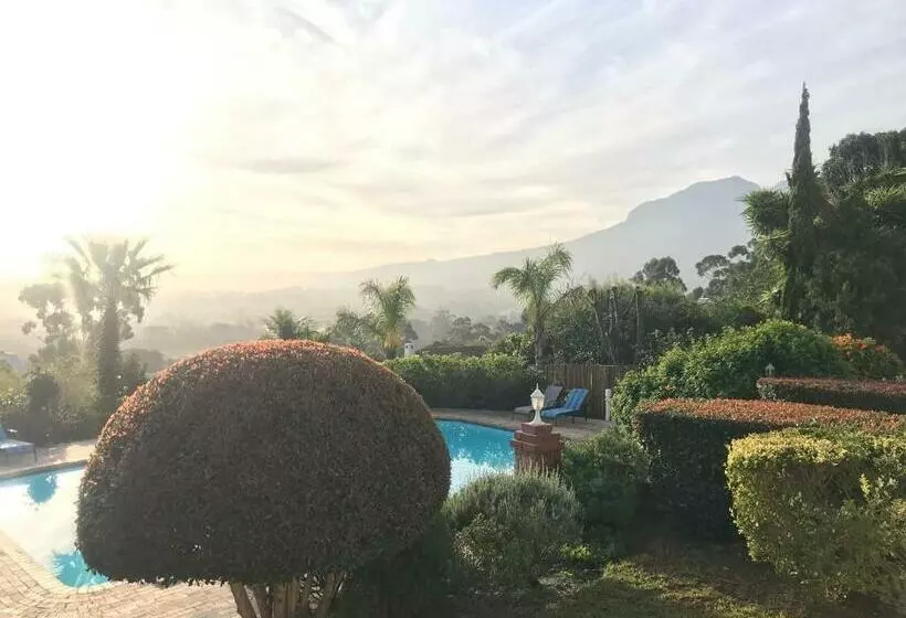 پانسیون Innisfree Manor