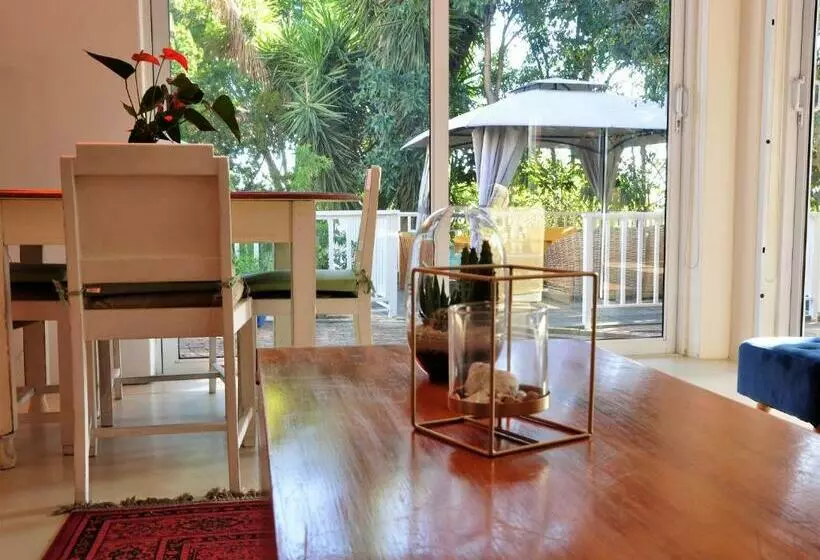 پانسیون Innisfree Manor