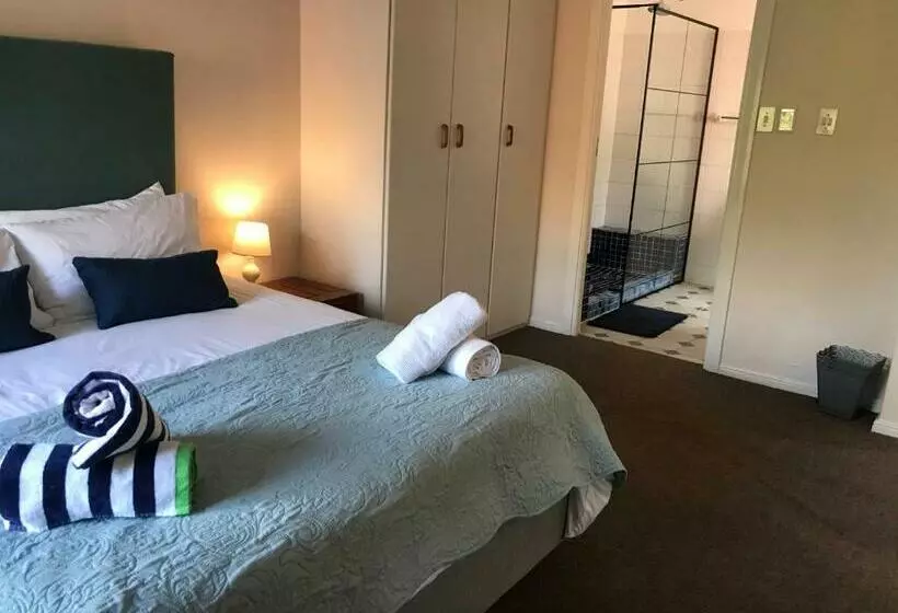 پانسیون Innisfree Manor