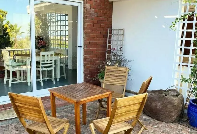 پانسیون Innisfree Manor