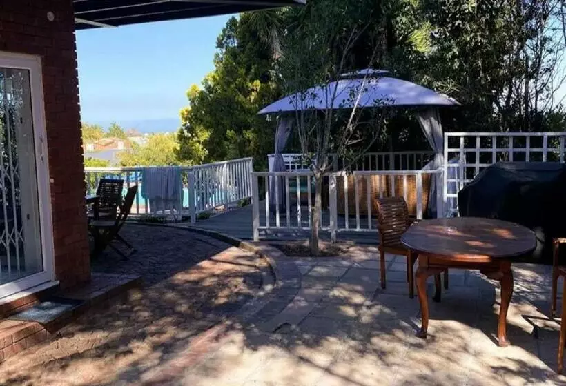 پانسیون Innisfree Manor