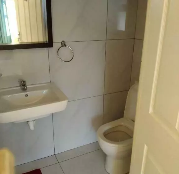 پانسیون Jacmo Guest House