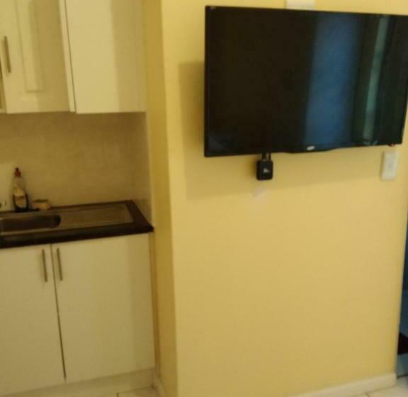 پانسیون Jacmo Guest House