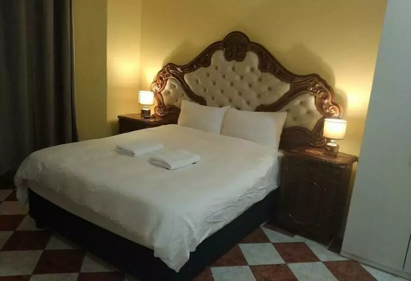 پانسیون Jacmo Guest House