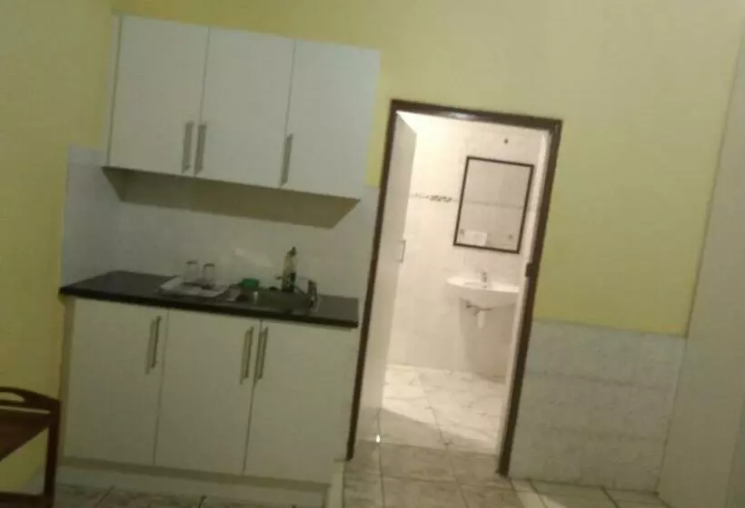 پانسیون Jacmo Guest House