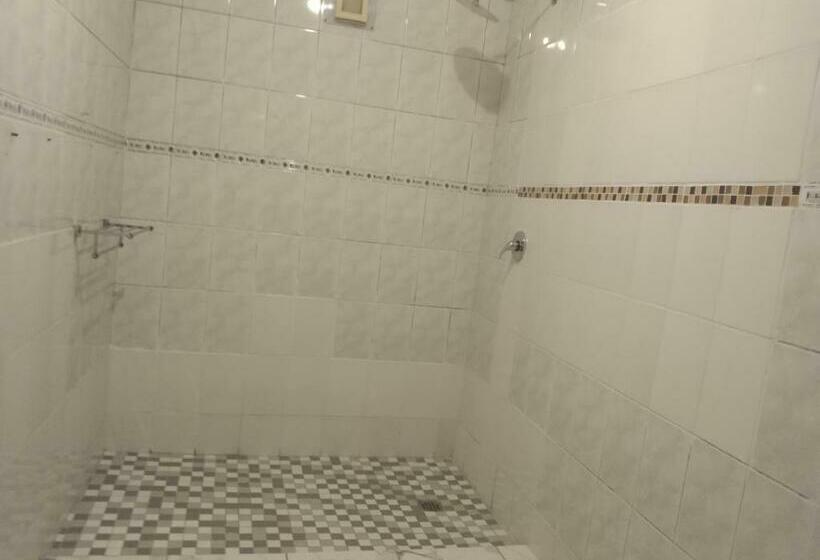 پانسیون Jacmo Guest House