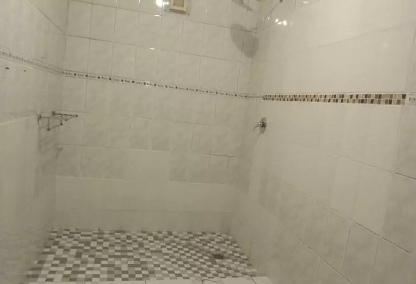 پانسیون Jacmo Guest House