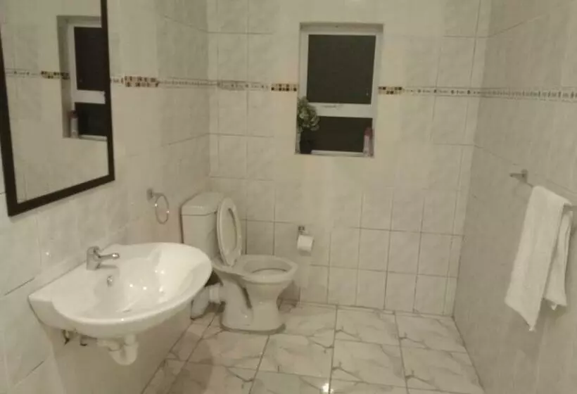 پانسیون Jacmo Guest House