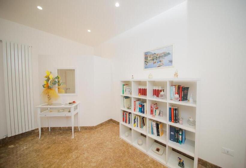 تختخواب و صبحانه L Arte Di Venere Suite