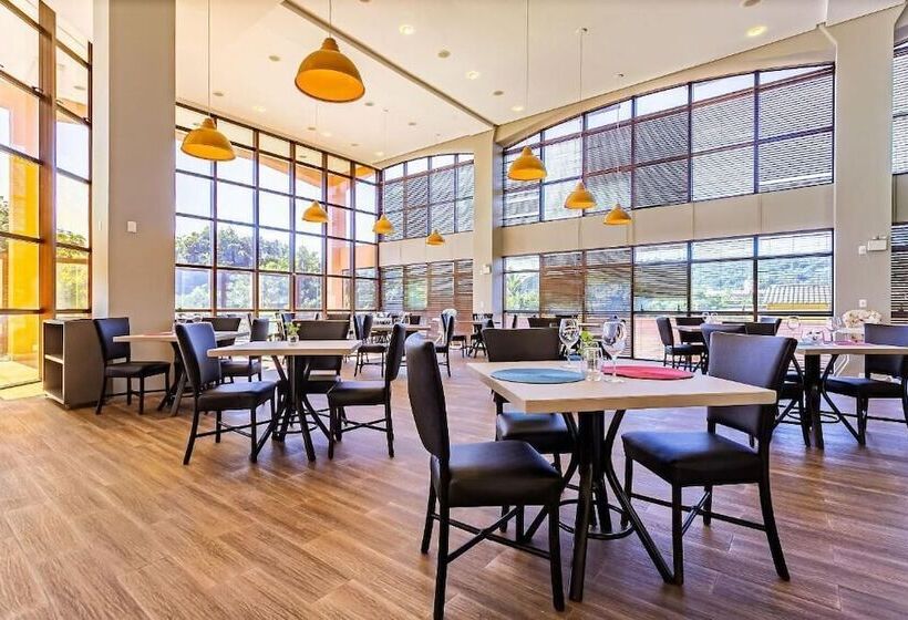 בית מלון כפרי Jurerê Beach Village