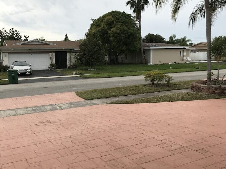 بنسيون Cozy Guest House Florida Sunrise