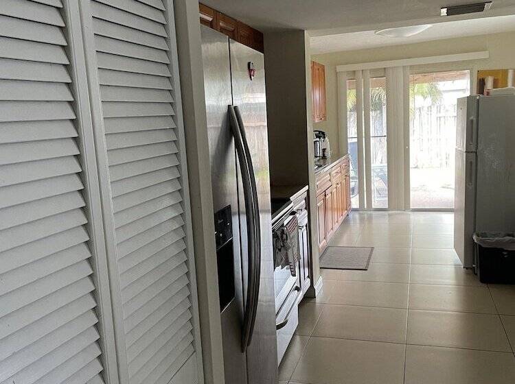 بنسيون Cozy Guest House Florida Sunrise