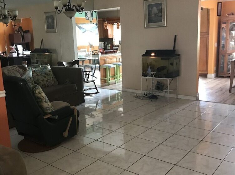 بنسيون Cozy Guest House Florida Sunrise