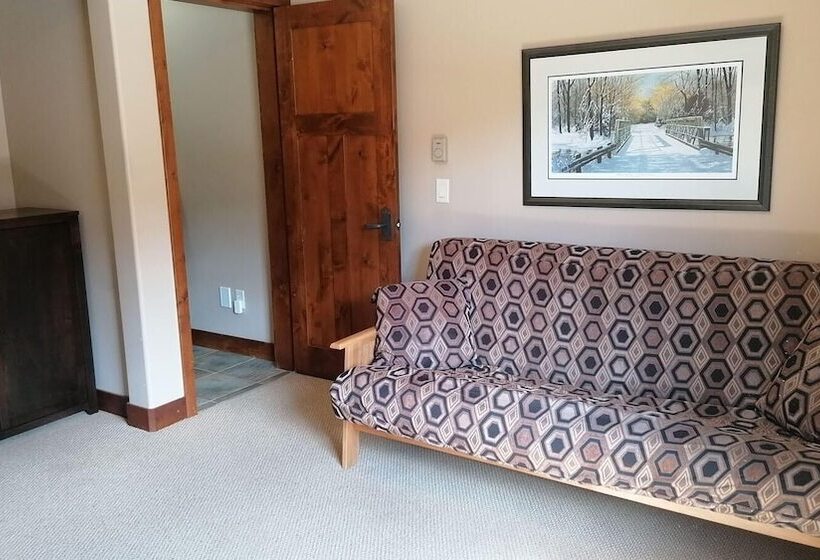 Woodhaven #19 By Bear Country