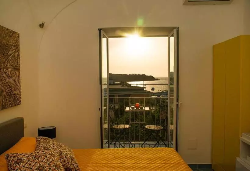 ベッドアンドブレックファースト Punta Lingua Relais   Room 3 Port View