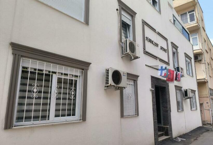 Hadrian Apart Hotel And Hostel