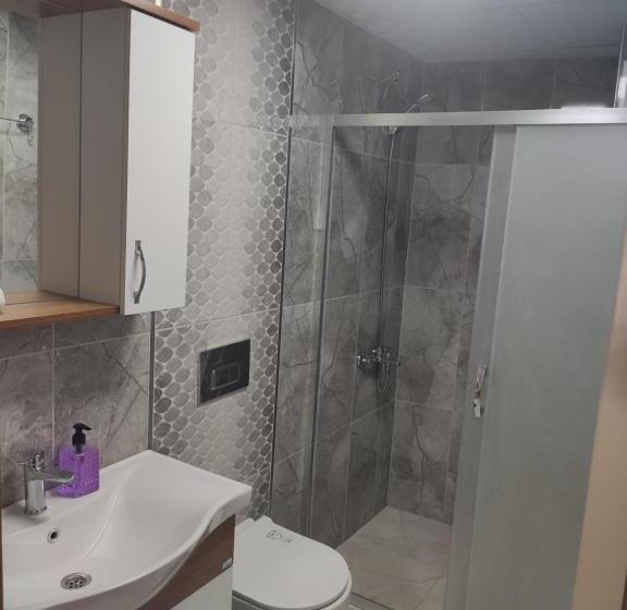 Hadrian Apart Hotel And Hostel