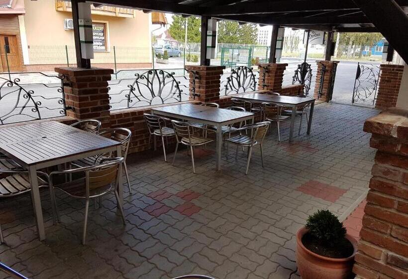 בית מלון כפרי Andante Pension & Restaurant