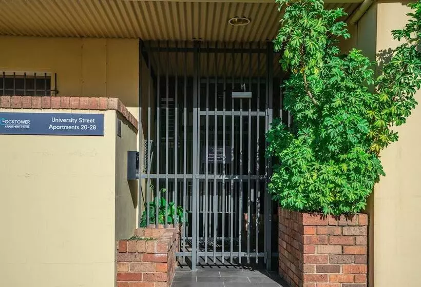 בית מלון כפרי Clocktower Apartment