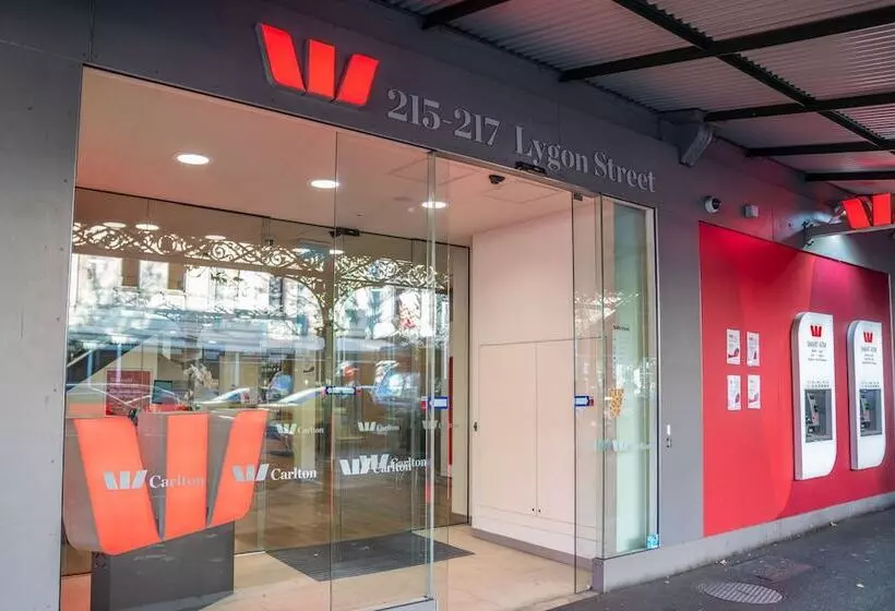 בית מלון כפרי Clocktower Apartment