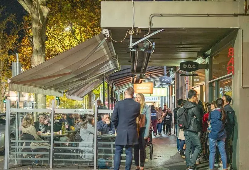 בית מלון כפרי Clocktower Apartment