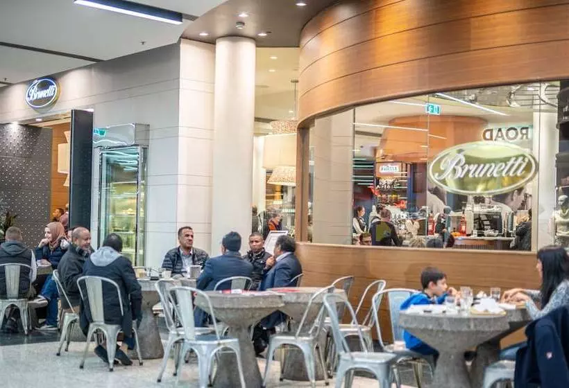 בית מלון כפרי Clocktower Apartment