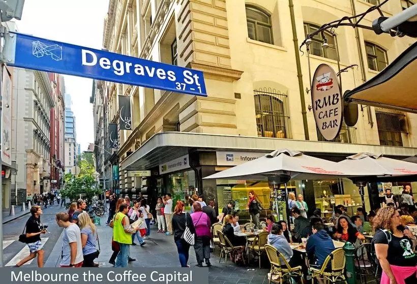 בית מלון כפרי Clocktower Apartment