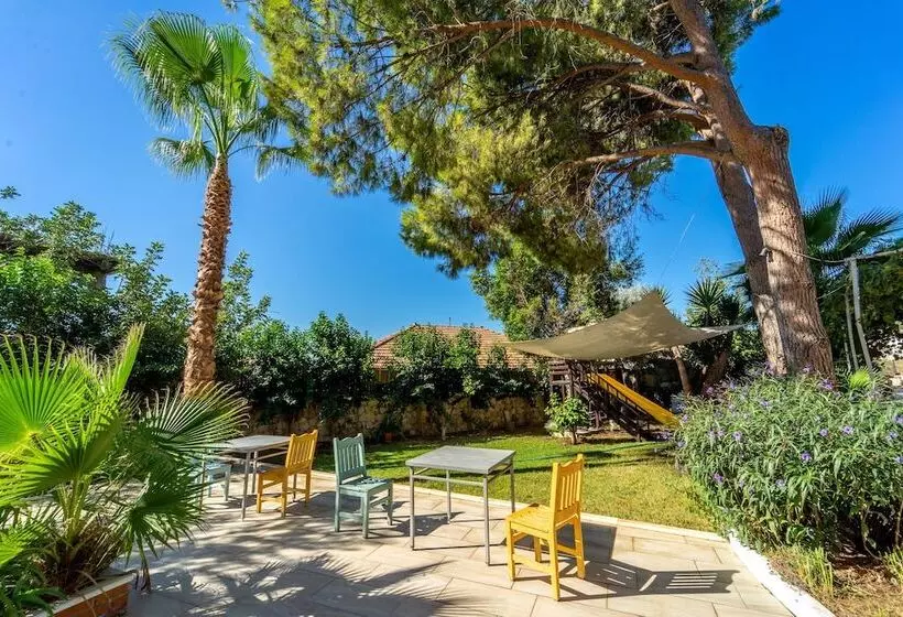 هتل Golden Lighthouse