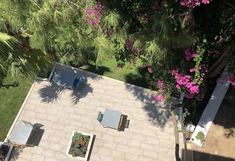 هتل Golden Lighthouse