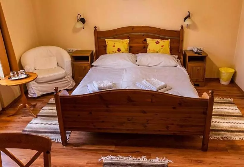 Отель Il Gallo Nero   Fekete Kakas étterem és Panzió