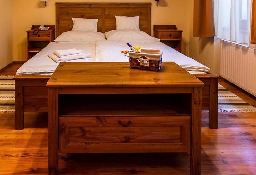 בית מלון כפרי Il Gallo Nero   Fekete Kakas étterem és Panzió