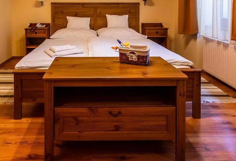 Отель Il Gallo Nero   Fekete Kakas étterem és Panzió