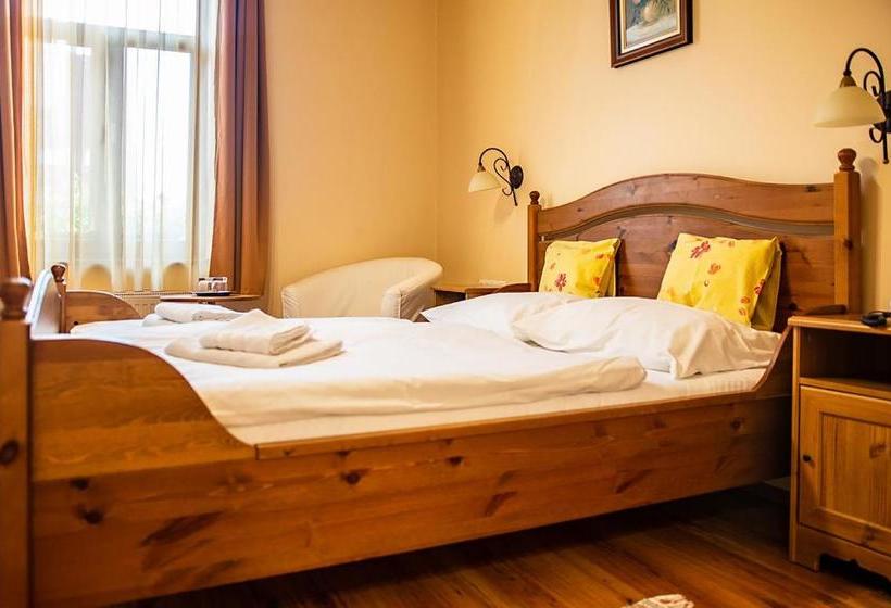 בית מלון כפרי Il Gallo Nero   Fekete Kakas étterem és Panzió