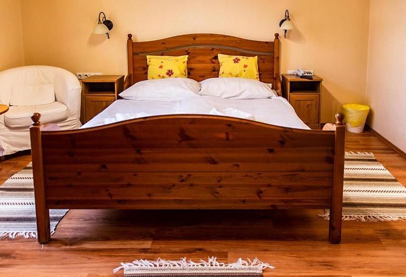 בית מלון כפרי Il Gallo Nero   Fekete Kakas étterem és Panzió