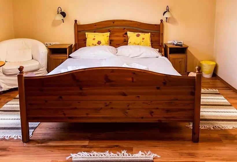 Отель Il Gallo Nero   Fekete Kakas étterem és Panzió