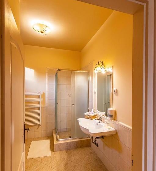 בית מלון כפרי Il Gallo Nero   Fekete Kakas étterem és Panzió