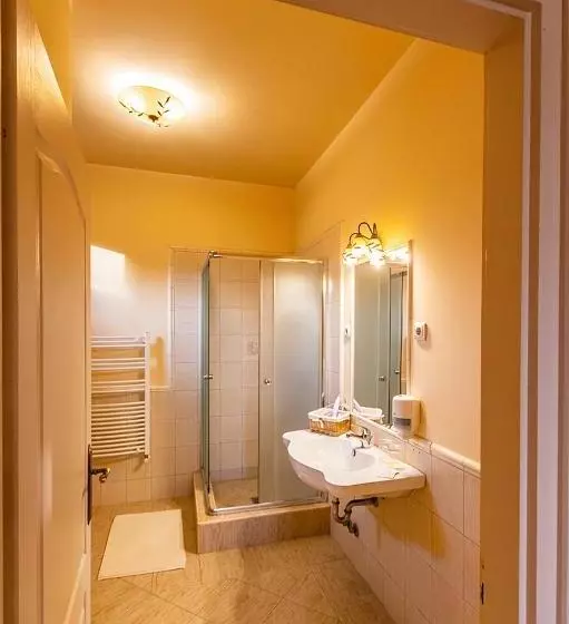 Отель Il Gallo Nero   Fekete Kakas étterem és Panzió