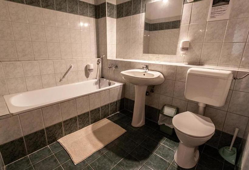 בית מלון כפרי Il Gallo Nero   Fekete Kakas étterem és Panzió