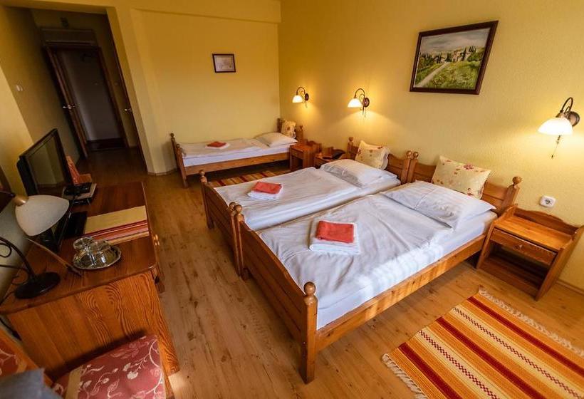 בית מלון כפרי Il Gallo Nero   Fekete Kakas étterem és Panzió