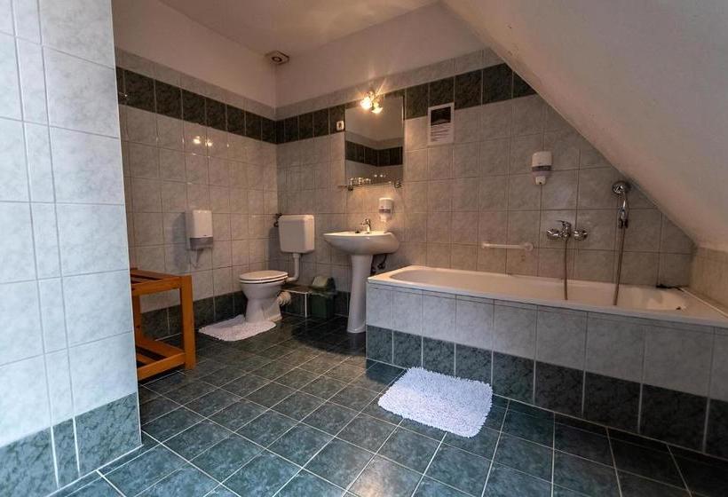 בית מלון כפרי Il Gallo Nero   Fekete Kakas étterem és Panzió