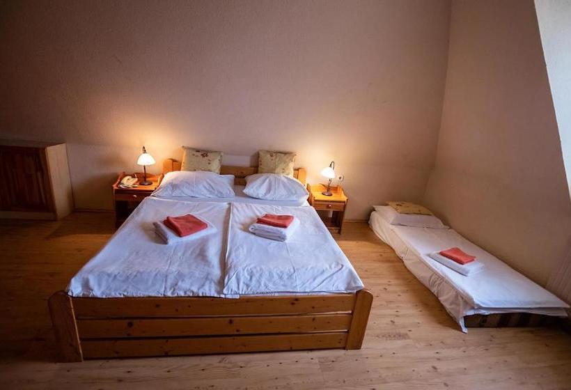 בית מלון כפרי Il Gallo Nero   Fekete Kakas étterem és Panzió