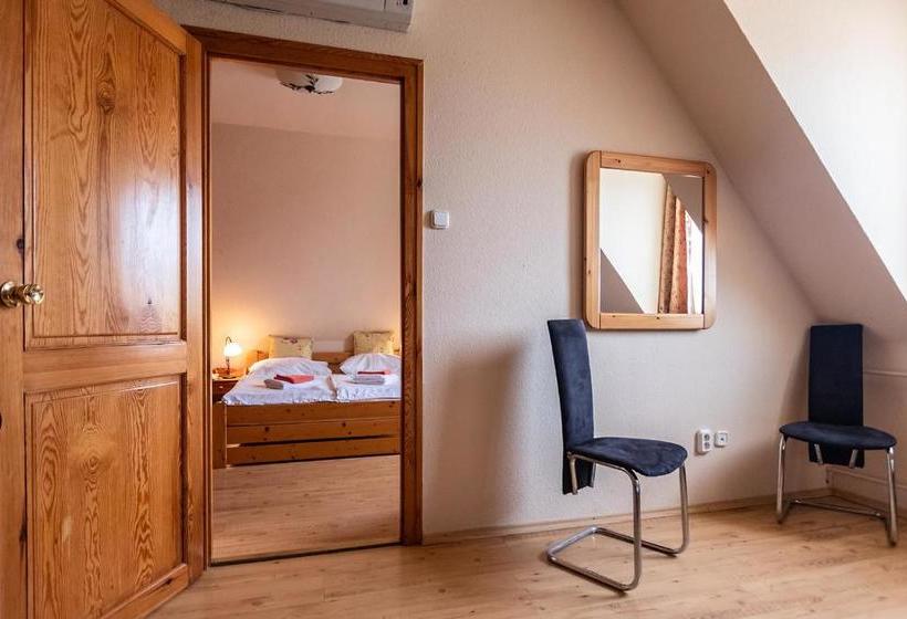 בית מלון כפרי Il Gallo Nero   Fekete Kakas étterem és Panzió