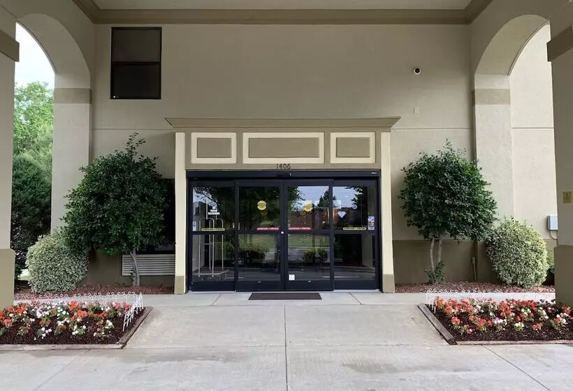 Отель Inn At Clinton