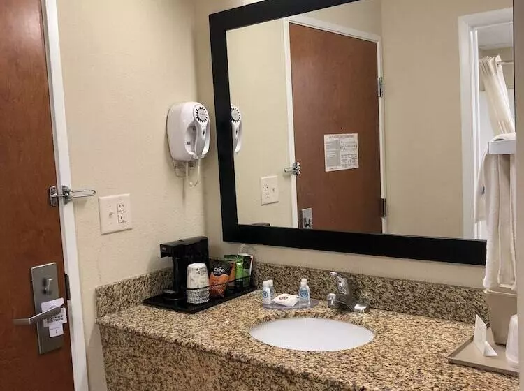 Отель Inn At Clinton