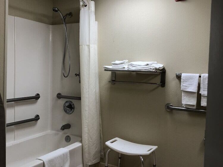 Отель Inn At Clinton